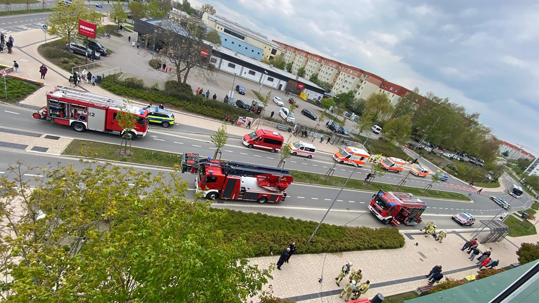 Schule in Greifswald evakuiert: Lehrer bei Brand verletzt – NDR.de